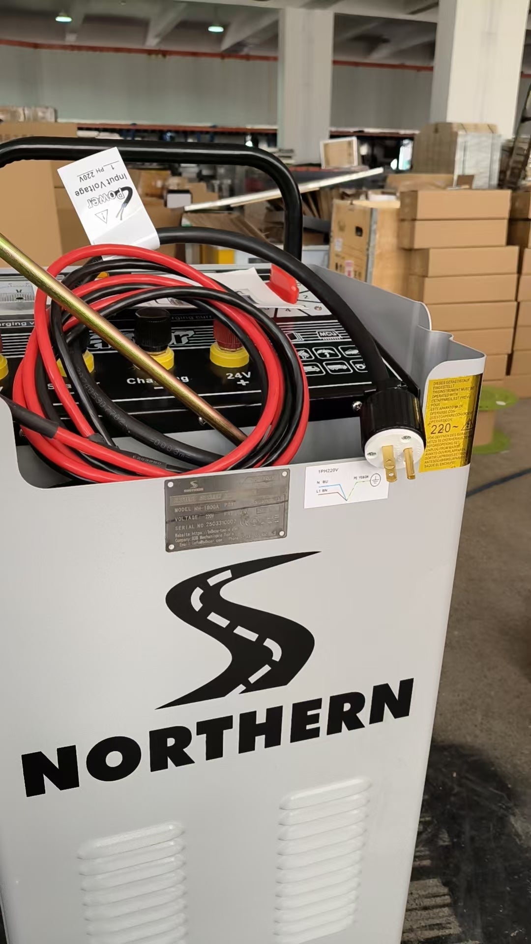 Heavy Truck Battery charger and booster Starting current 1800A