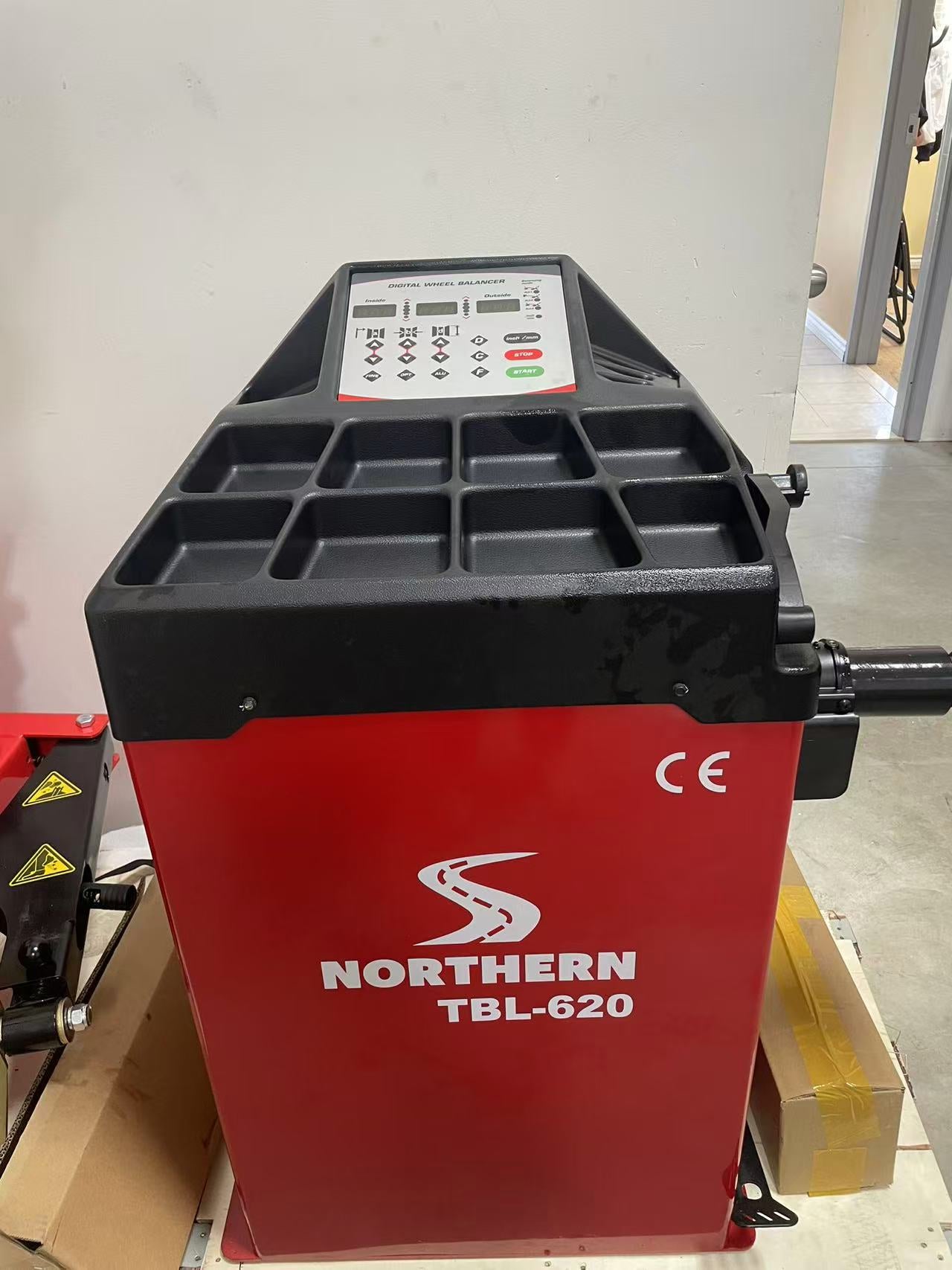 Automatic Measurement Laser-Guided Wheel Balancer