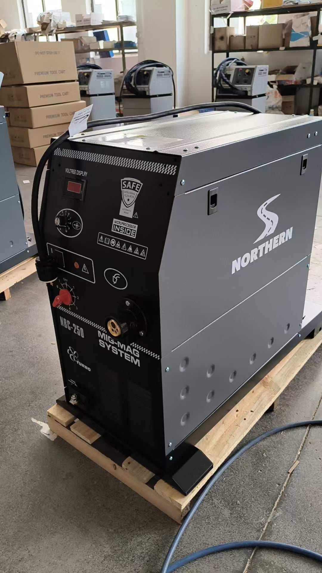 Carbon dioxide gas split protection welding machine